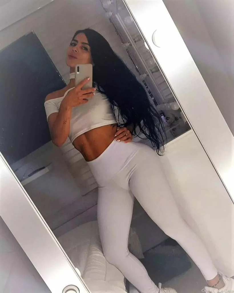 Esperanza Profile image 1