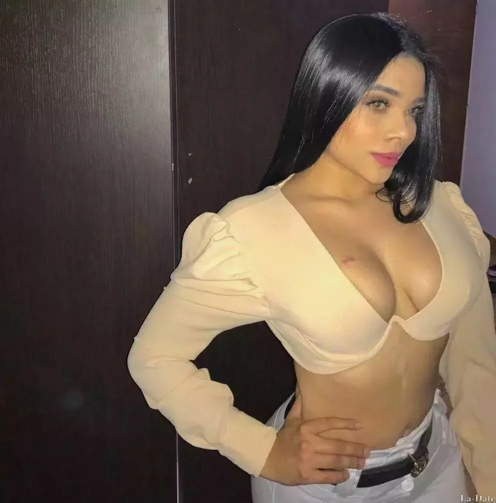 Paula Profile image 3