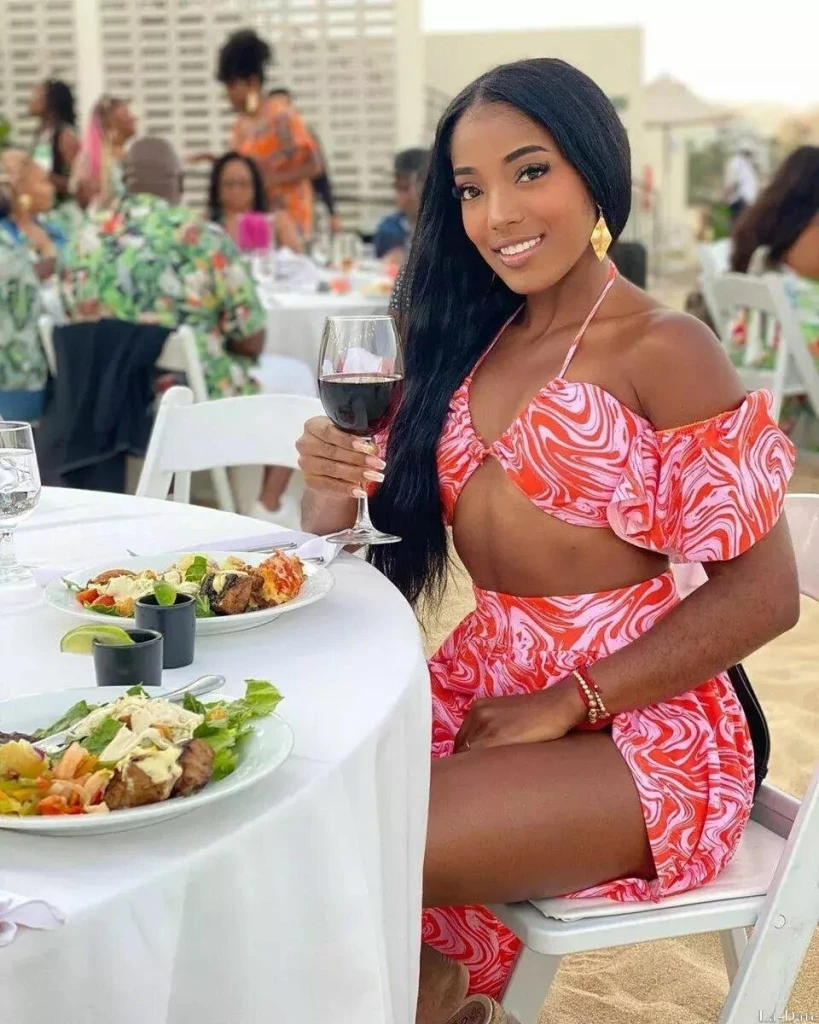 Clarissa Profile image 1