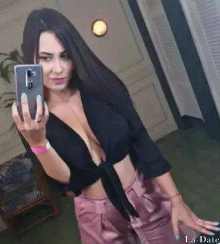 Lyna Profile image 1