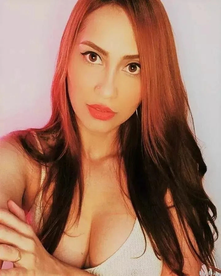 Lyna Profile image 2