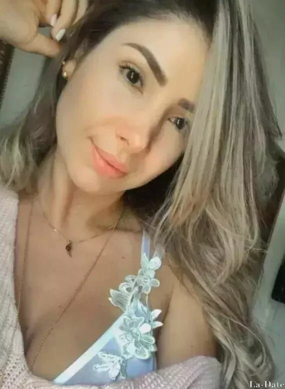 Carolina Profile image 1